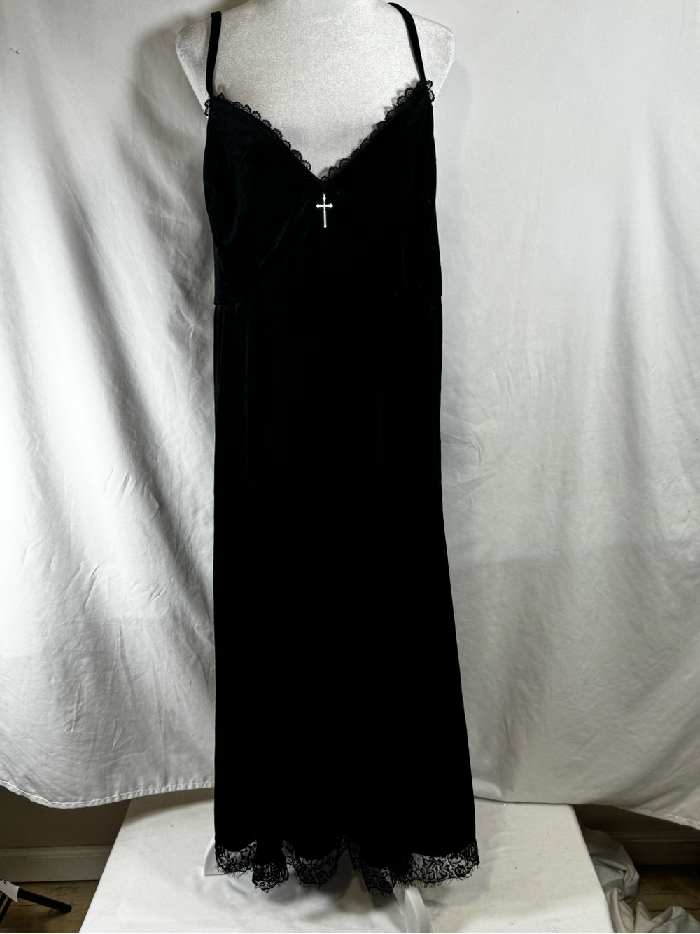 NWT Hot Topic black velvet slip dress w/ lace and cross size 3X